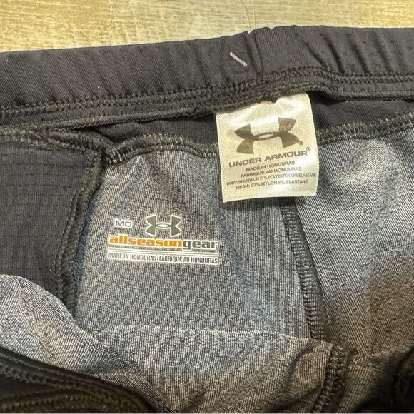 NWT woman’s Black compression/Capri athletic wear - Picture 6 of 15